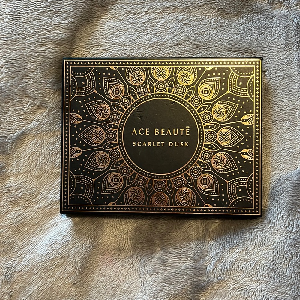 Ace Beauté Scarlet Dusk Palette